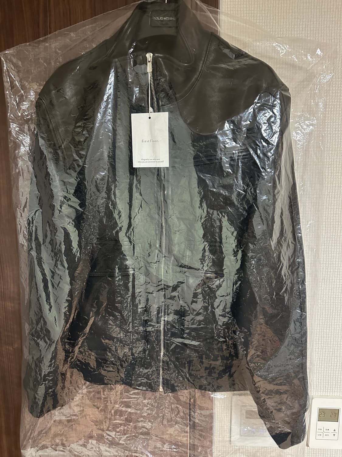 퍼스트플로어 하이넥 렘 레더 자켓  48 사이즈 초판 상품이미지3