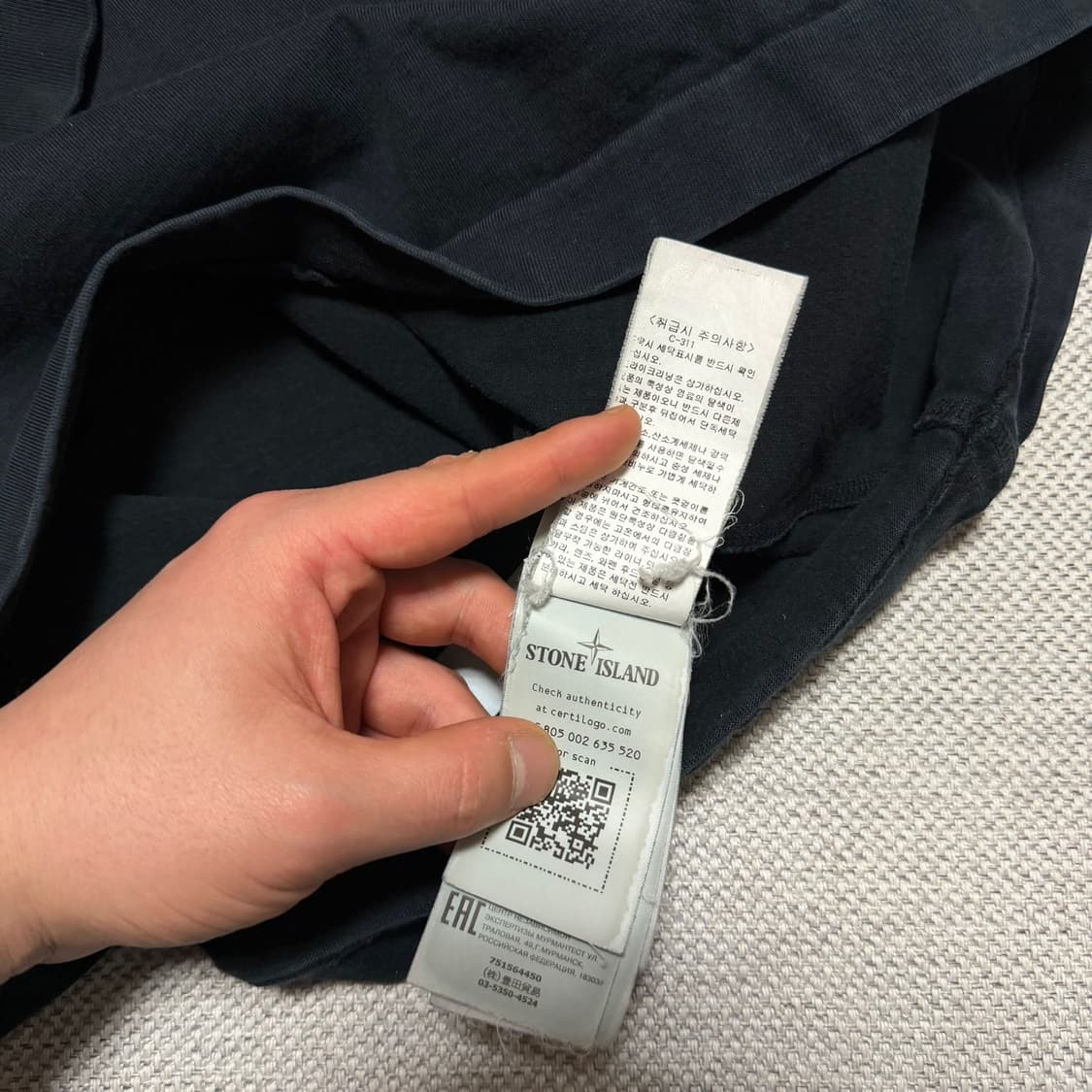 스톤아일랜드 와펜 블랙 롱슬리브 상품이미지5