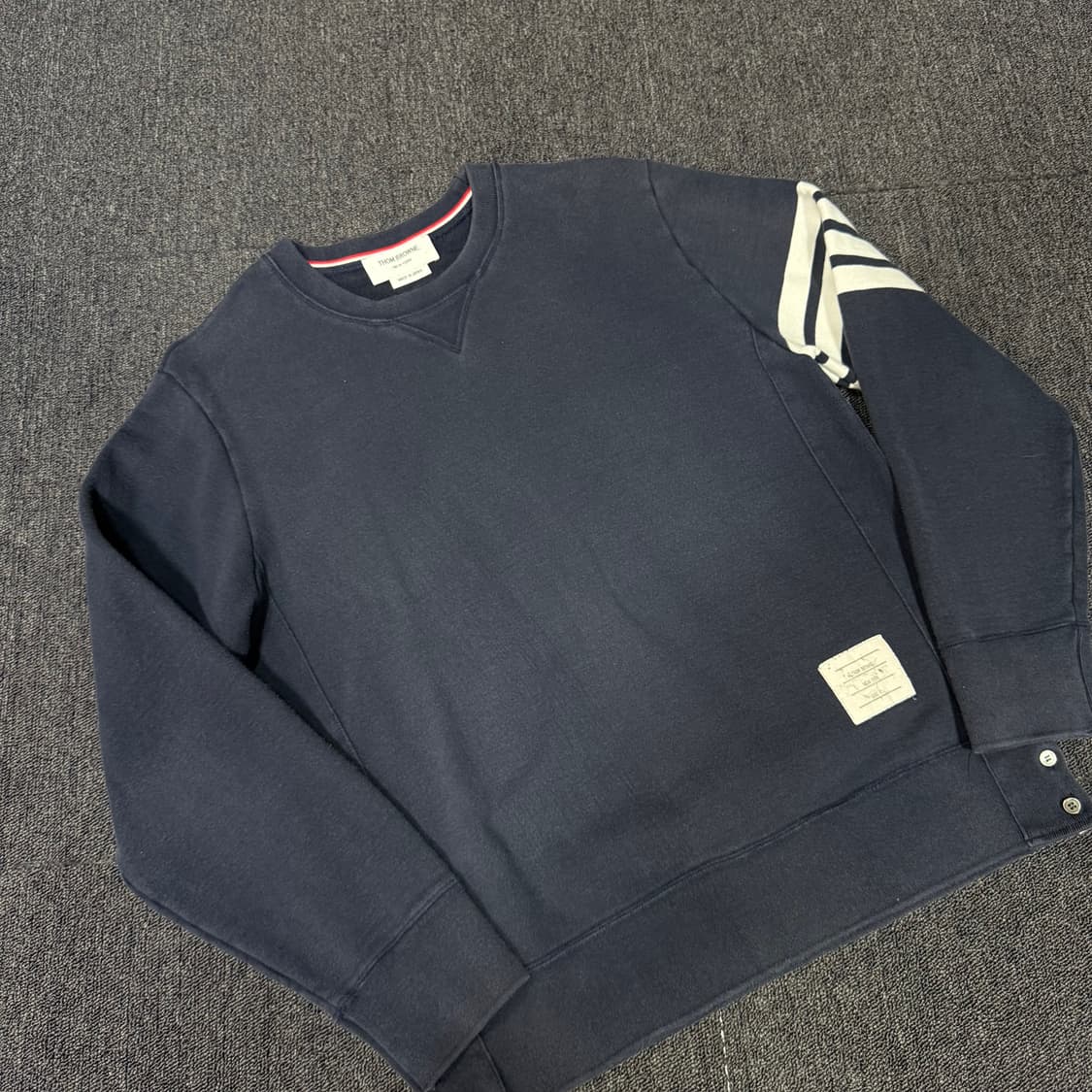 톰브라운 사선완장 맨투맨  상품이미지2