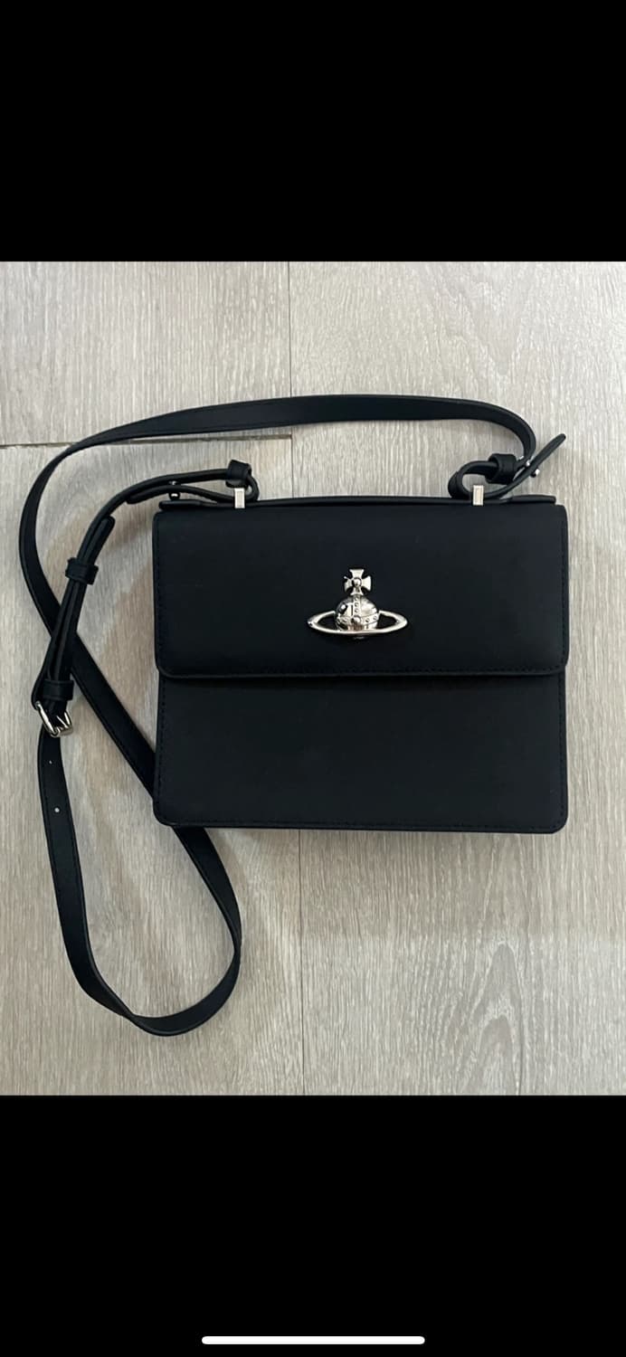 급처) 비비안웨스트우드 블랙 크로스백 상품이미지2
