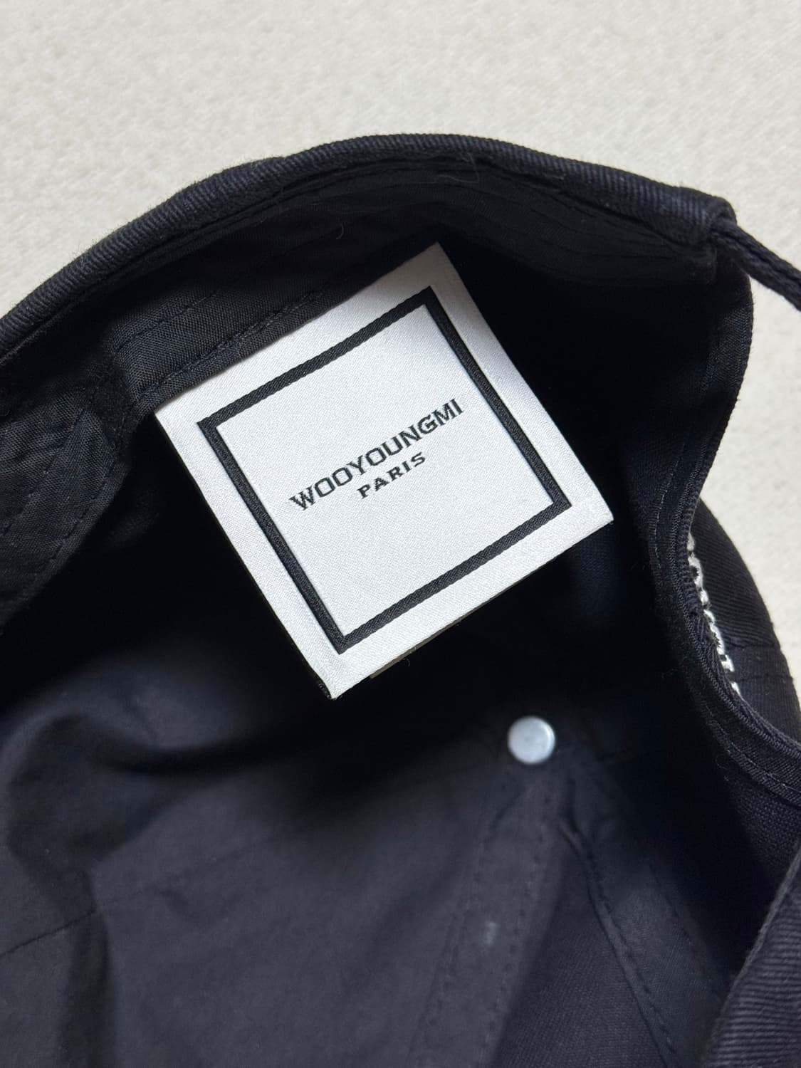 우영미 이니셜 로고 볼캡 블랙 상품이미지3