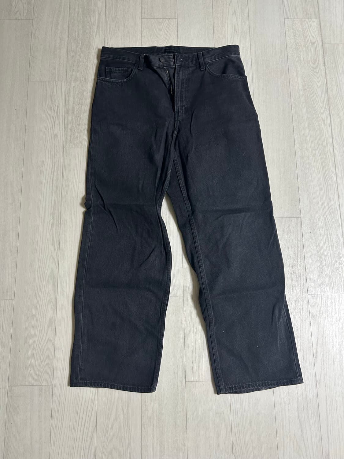 유니클로 흑청 루즈스트레이트핏 진 (32) 상품이미지1