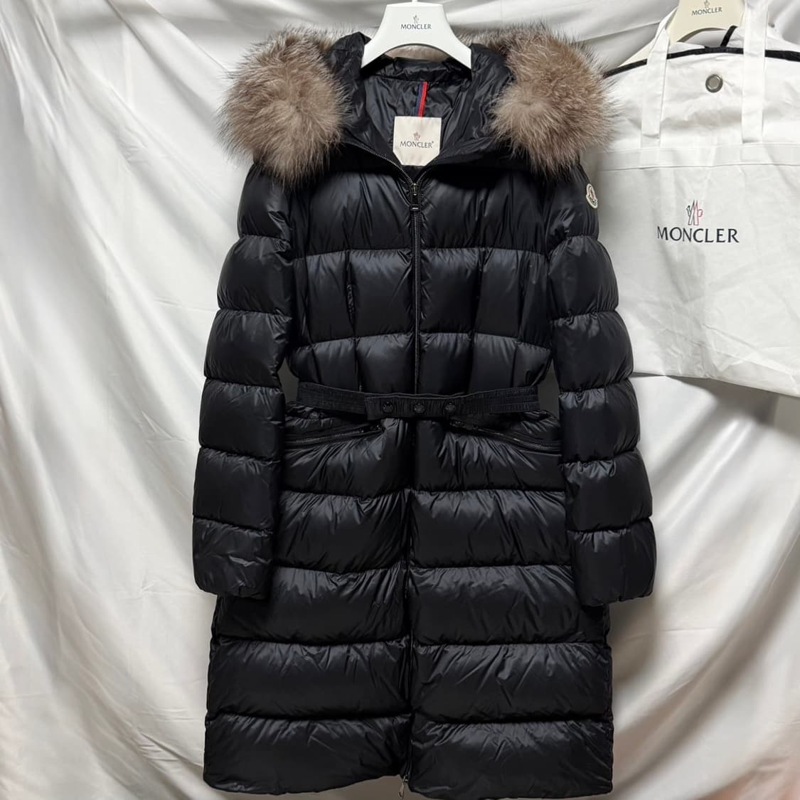 [새상품/풀구성] 몽클레어 보에딕 여성패딩 블랙 폭스퍼 3사이즈 상품이미지2