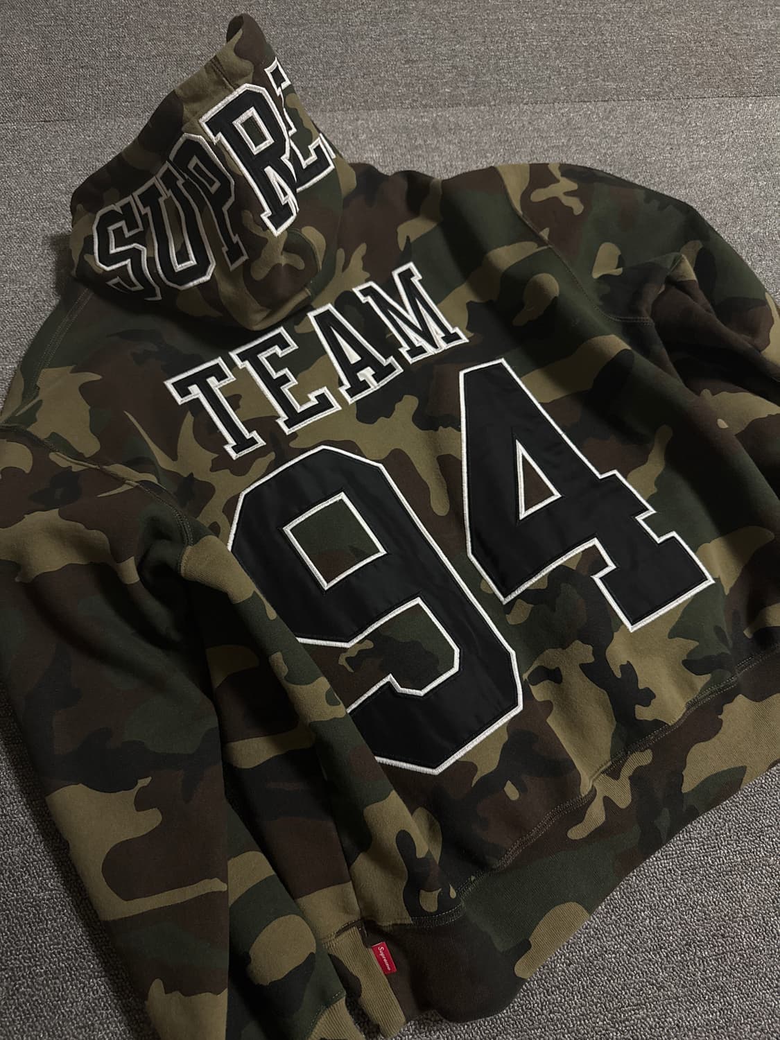 슈프림 팀 94 후드 스웨트셔츠 우드랜드 카모 - 25SS 상품이미지1