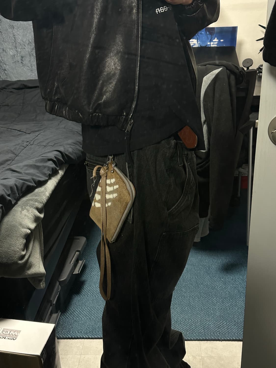 캐피탈 떰즈 업 본 핸드 집 넥 백 실버 상품이미지1