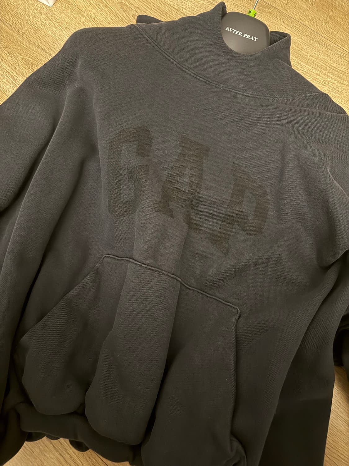 이지갭 발렌시아가 도브 후드 블랙 상품이미지2