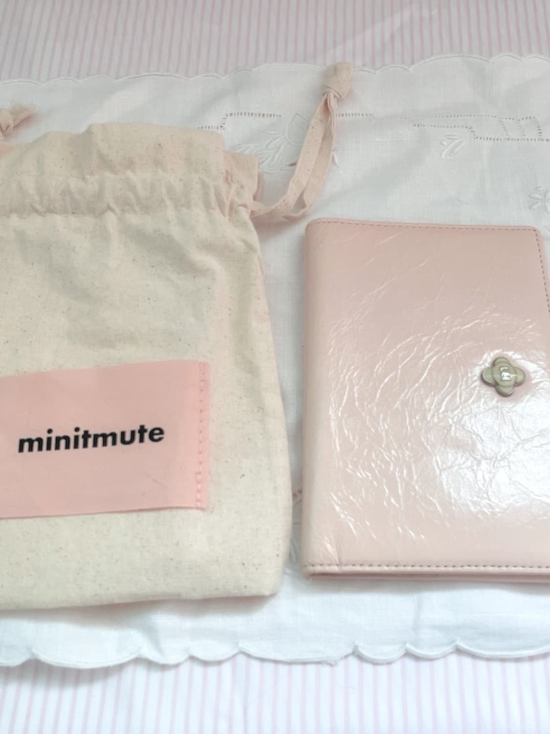 미닛뮤트 데이지 여권 지갑 솝핑크 상품이미지1