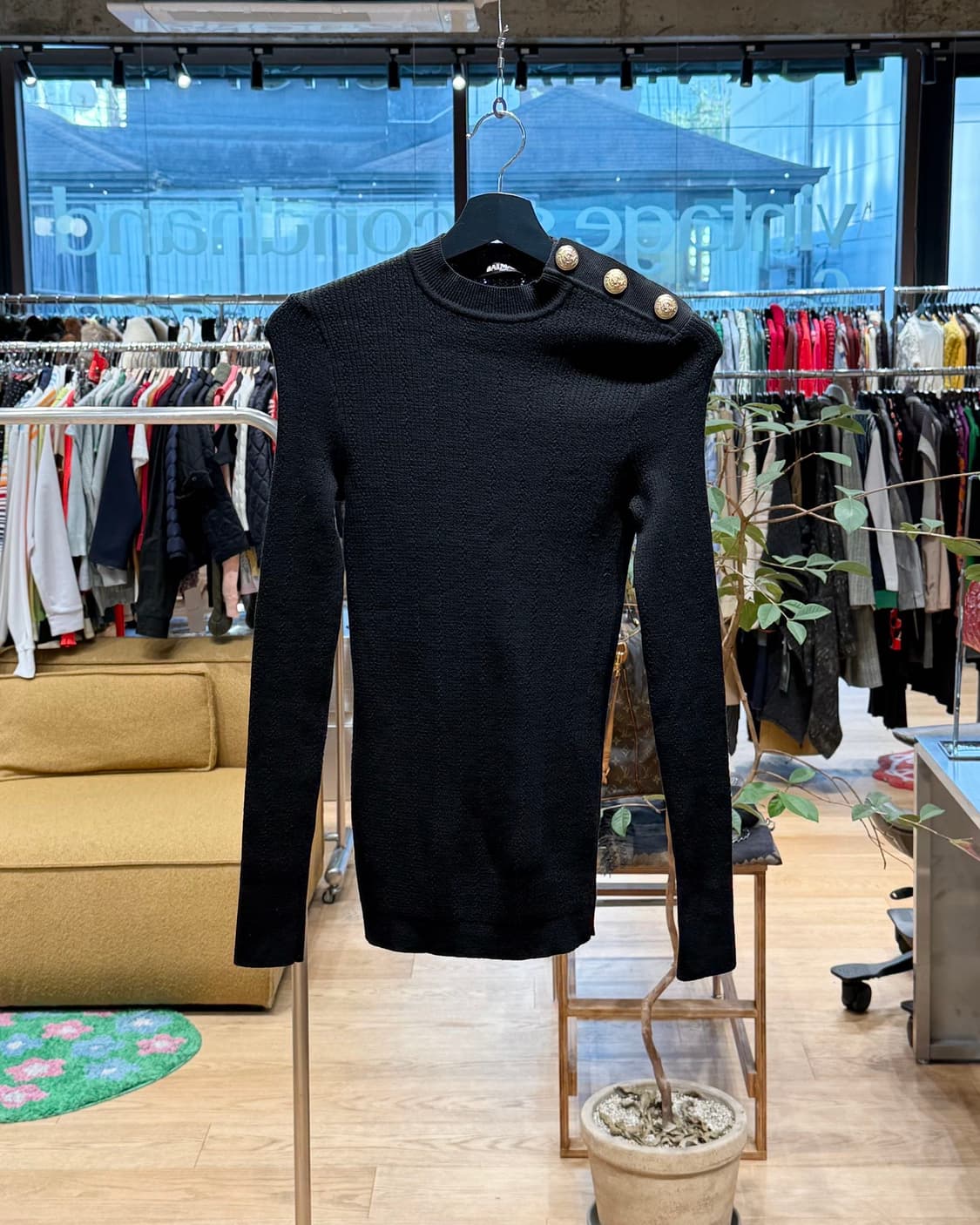 발망 블랙 금장 버튼 울 니트 상품이미지1