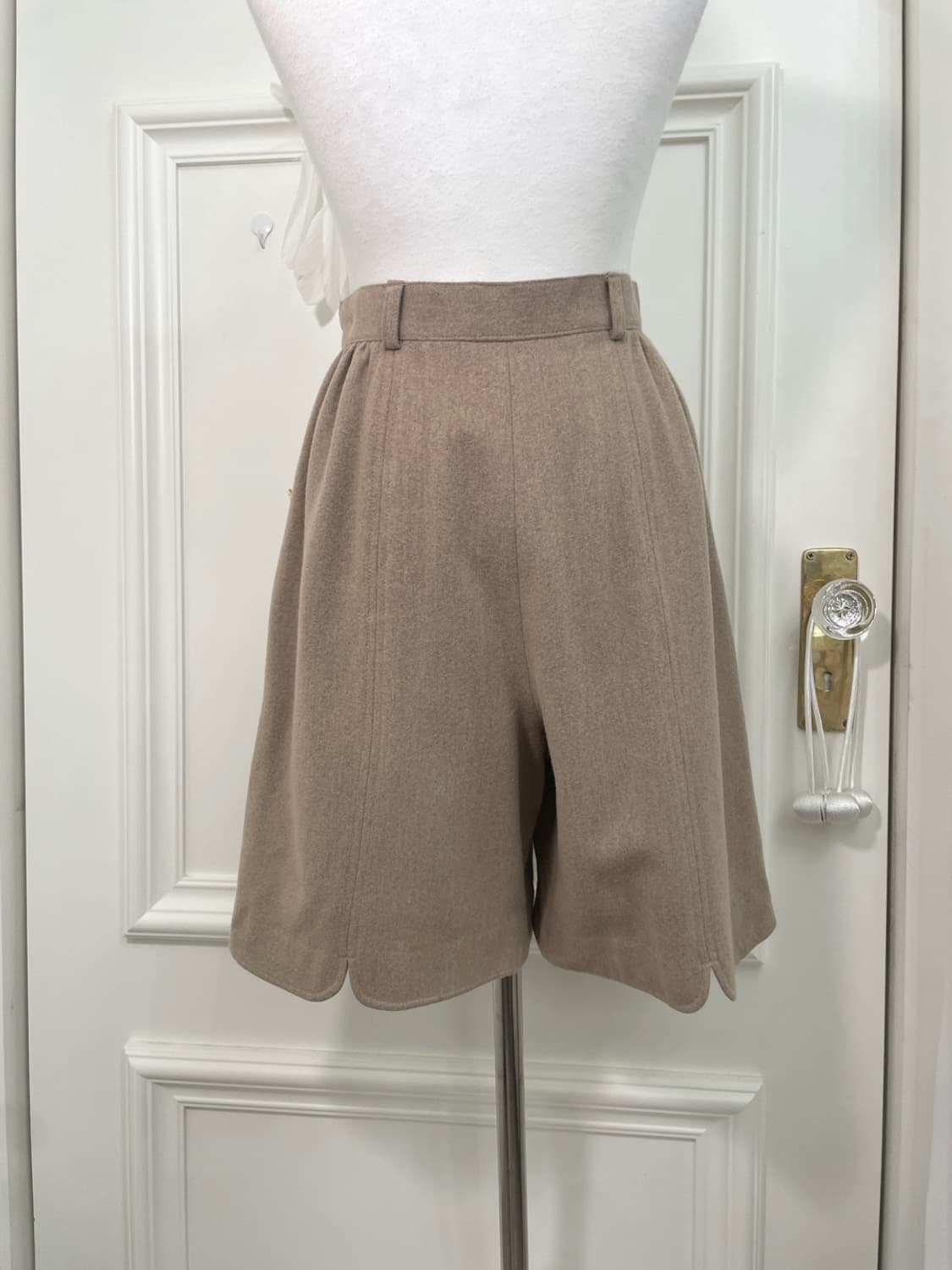 beige wool heart button pocket half pant 상품이미지4