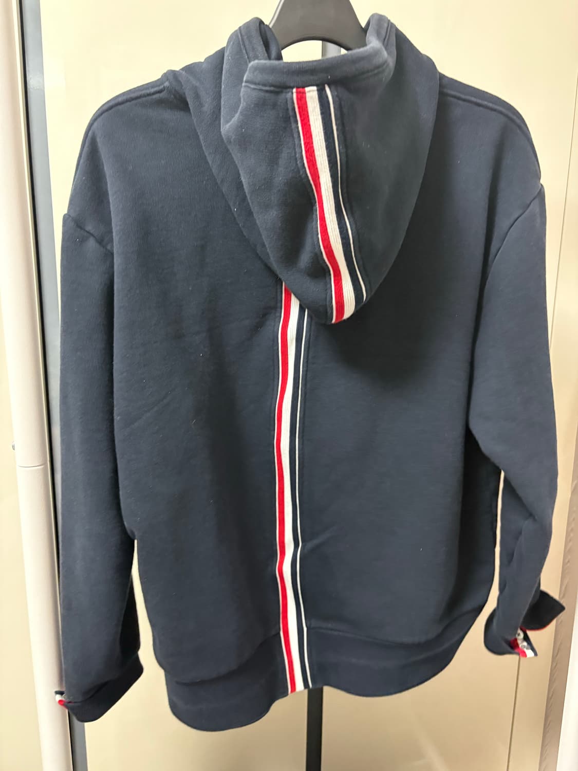 톰브라운 백삼선 네이비 후드티 5사이즈 상품이미지1