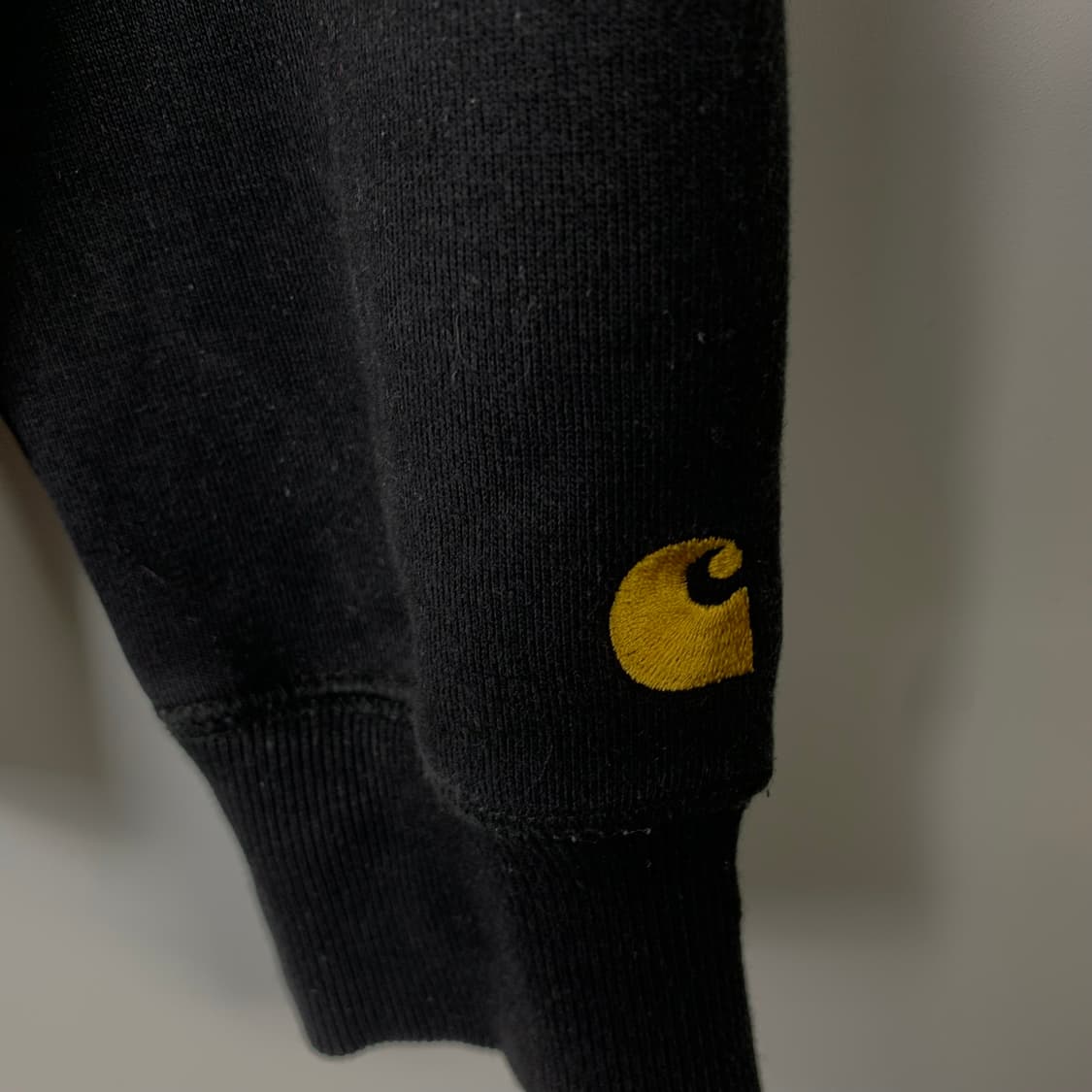 칼하트 손목로고 블랙 후드집업 상품이미지4