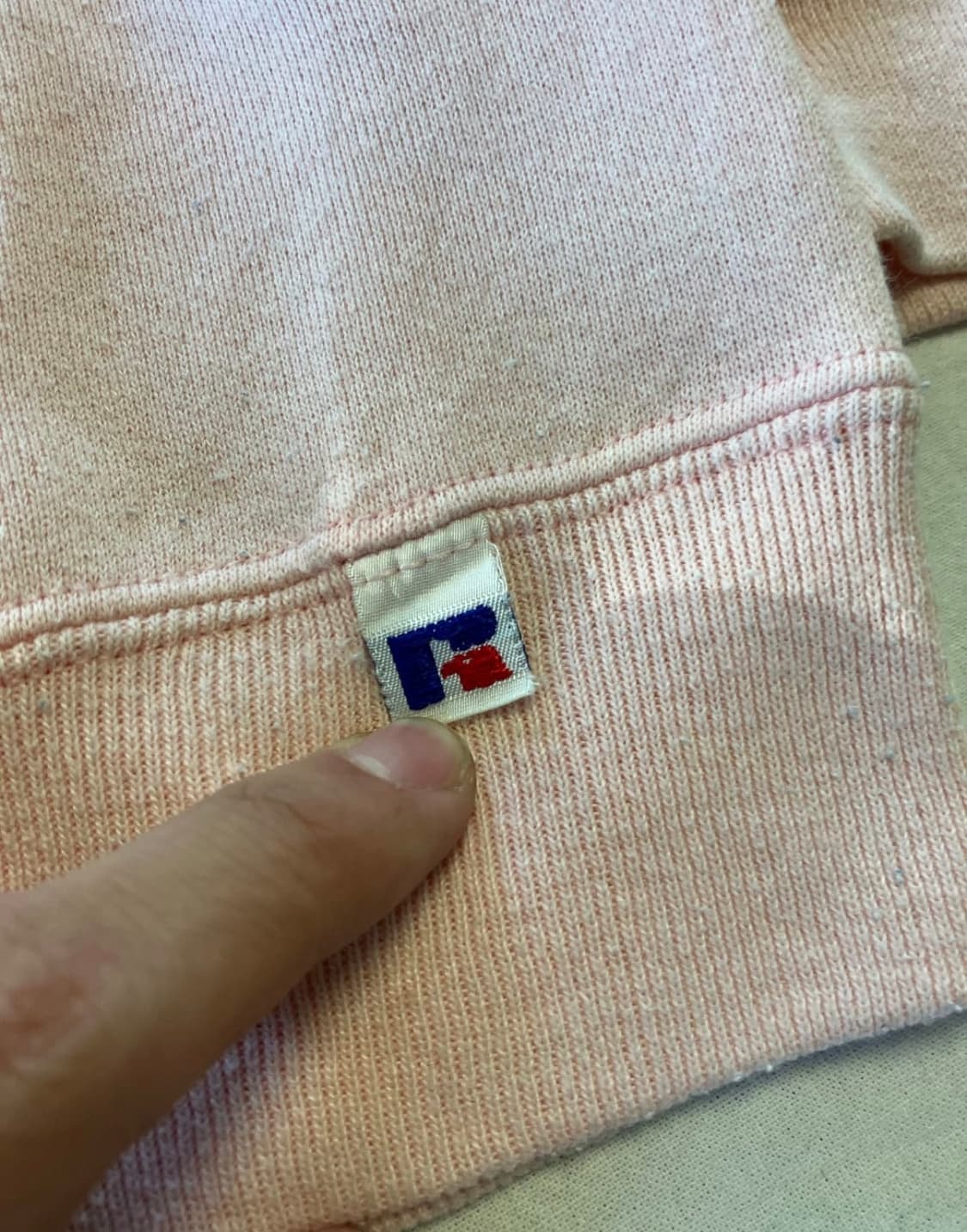 러셀 핑크 스웻 맨투맨 상품이미지3