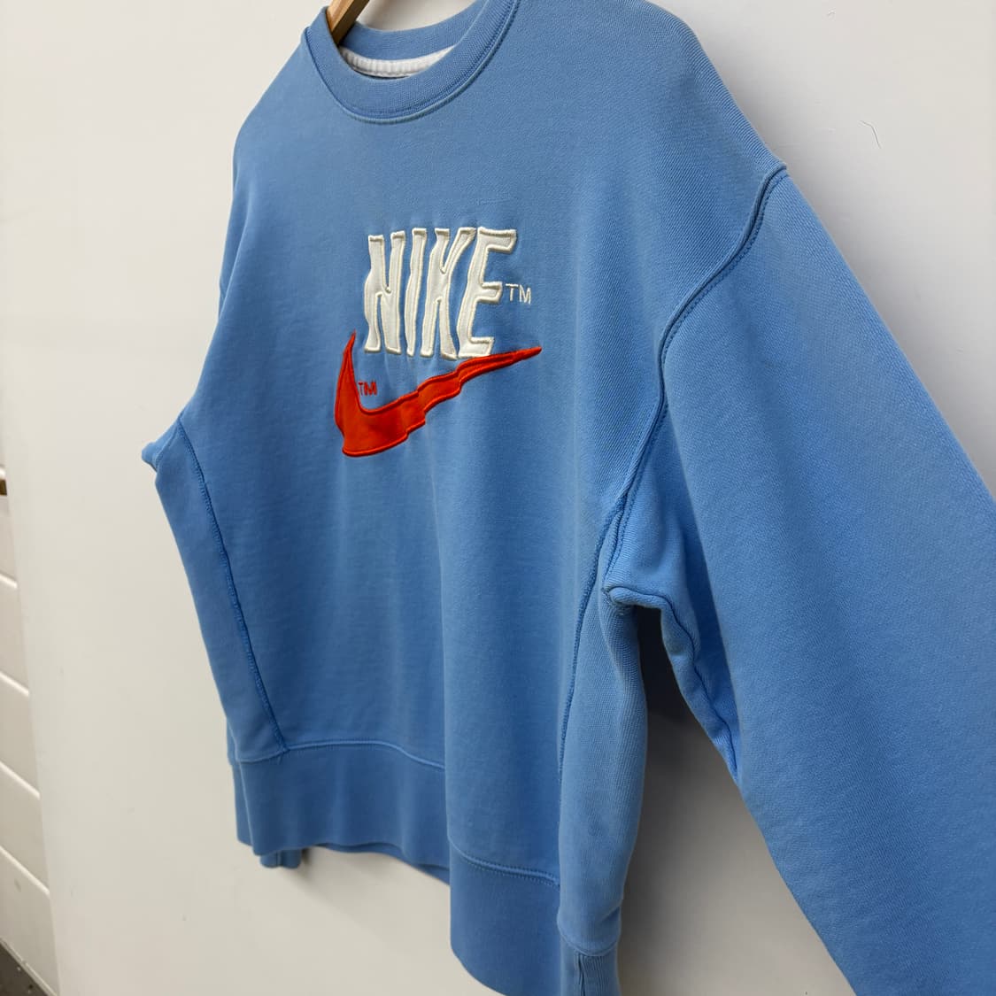 나이키 스우시 로고 블루 맨투맨 여성 M 상품이미지3