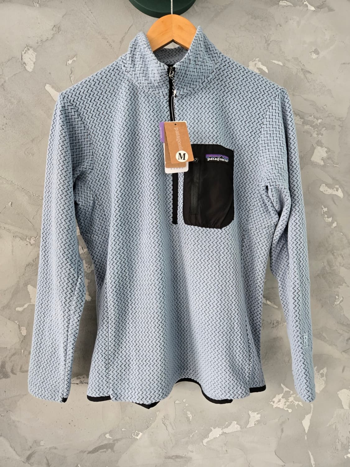 파타고니아 에어 집넥 M사이즈 새것 상품이미지1