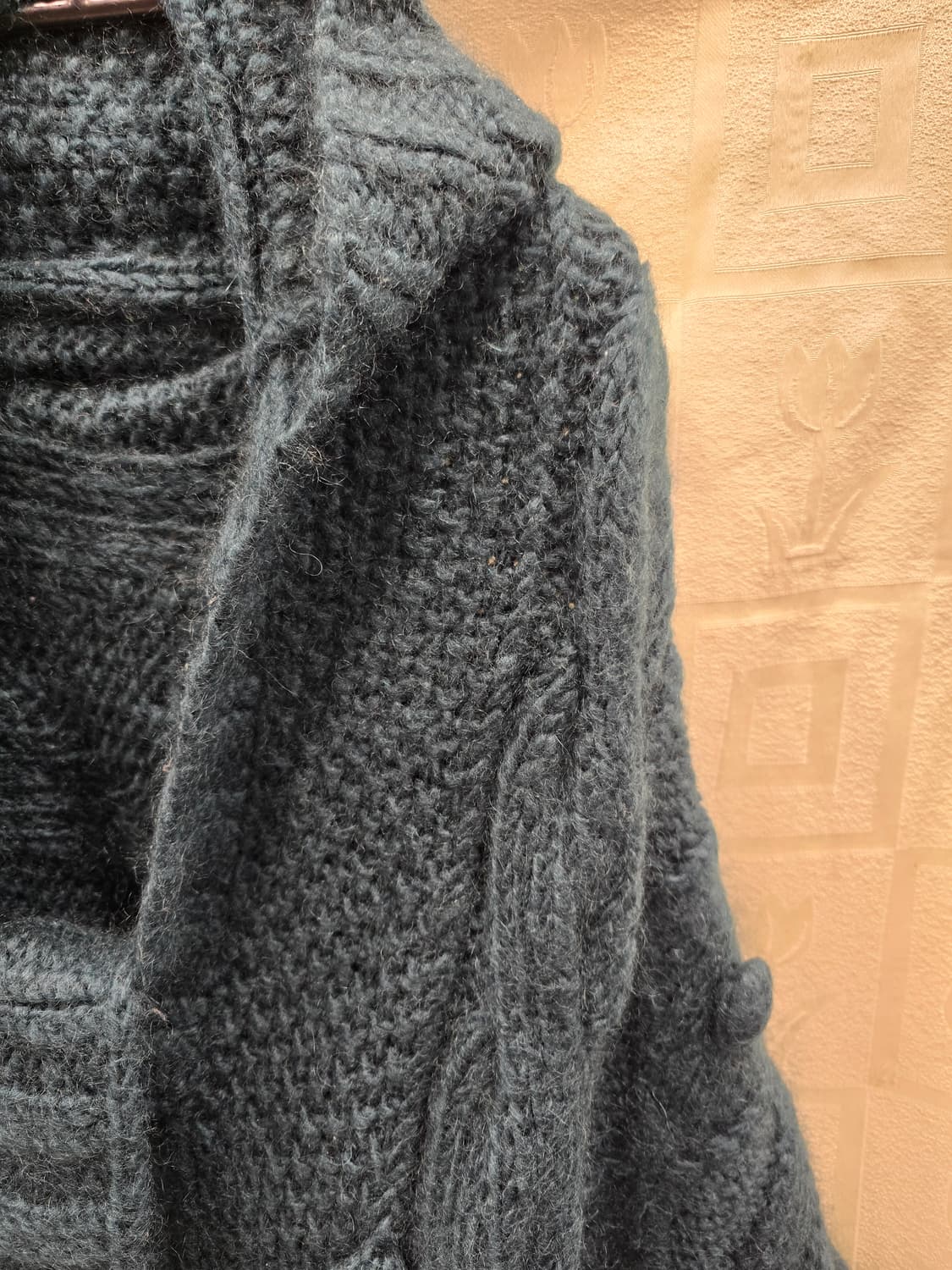 한섬 마인 MINE 폼폼 니트 후드 숄  프리사이즈 상품이미지3