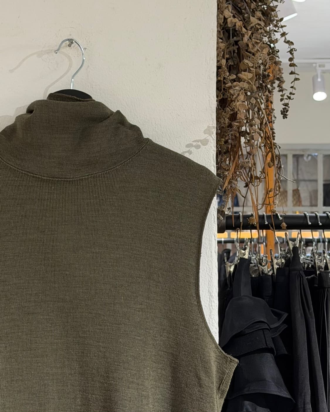 엔지니어드 가먼츠 카키 후드 니트 베스트 상품이미지3