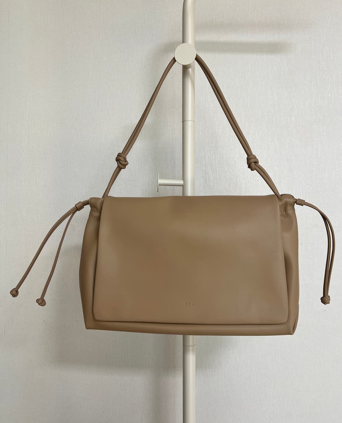 ROH SEOUL 로서울 퍼프 숄더백 / Taupe Beige 상품이미지1