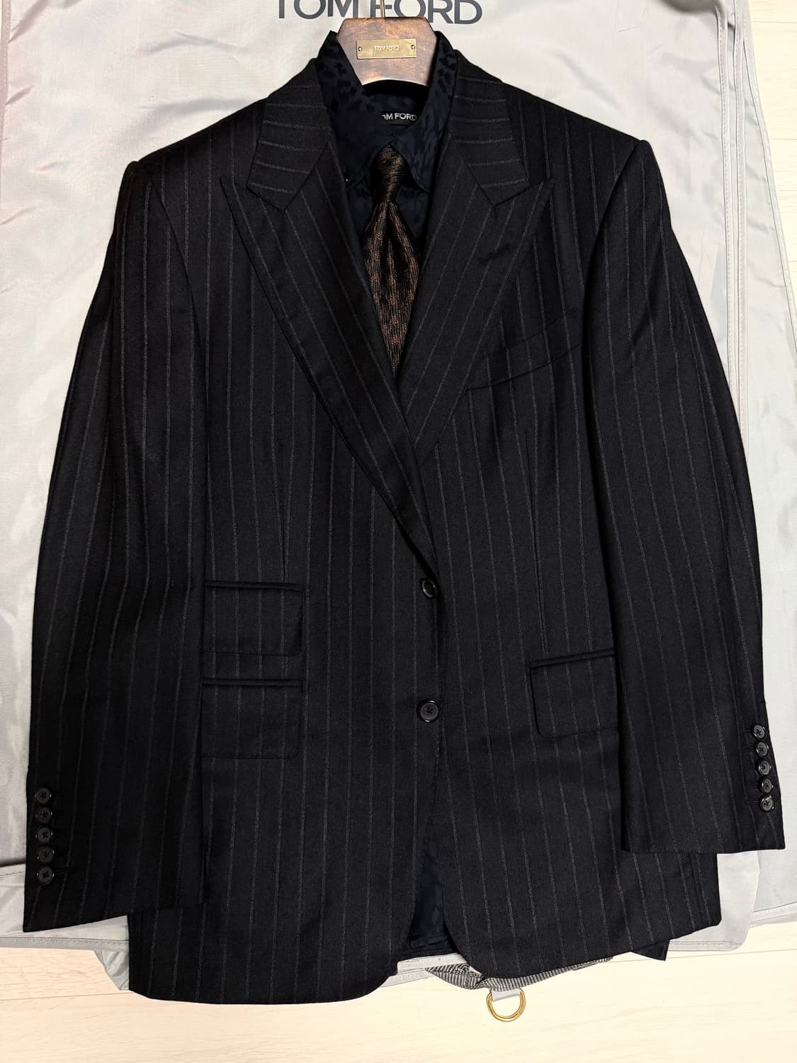 (명작,강추)톰포드 캐시미어 챠콜 스트라이프 윈저 수트 상품이미지5