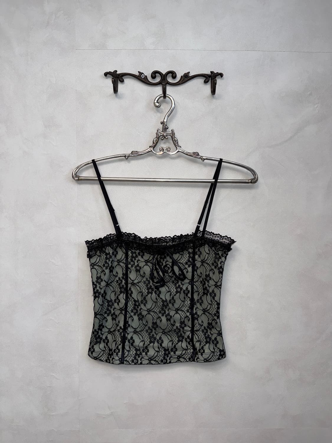 Black ethnic floral lace ribbon 슬리브리스 상품이미지1
