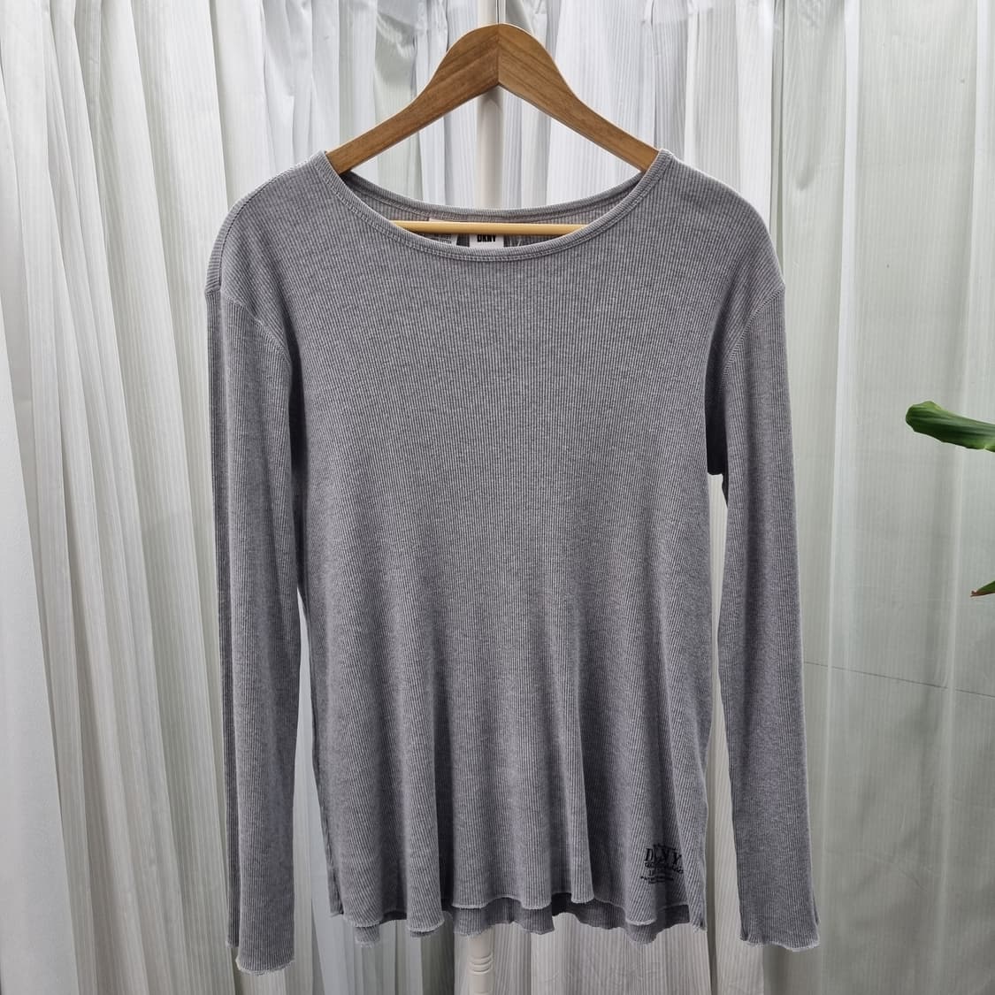 DKNY 클래식 잔골지 내츄럴 커팅 스티치 티셔츠 1967 상품이미지1