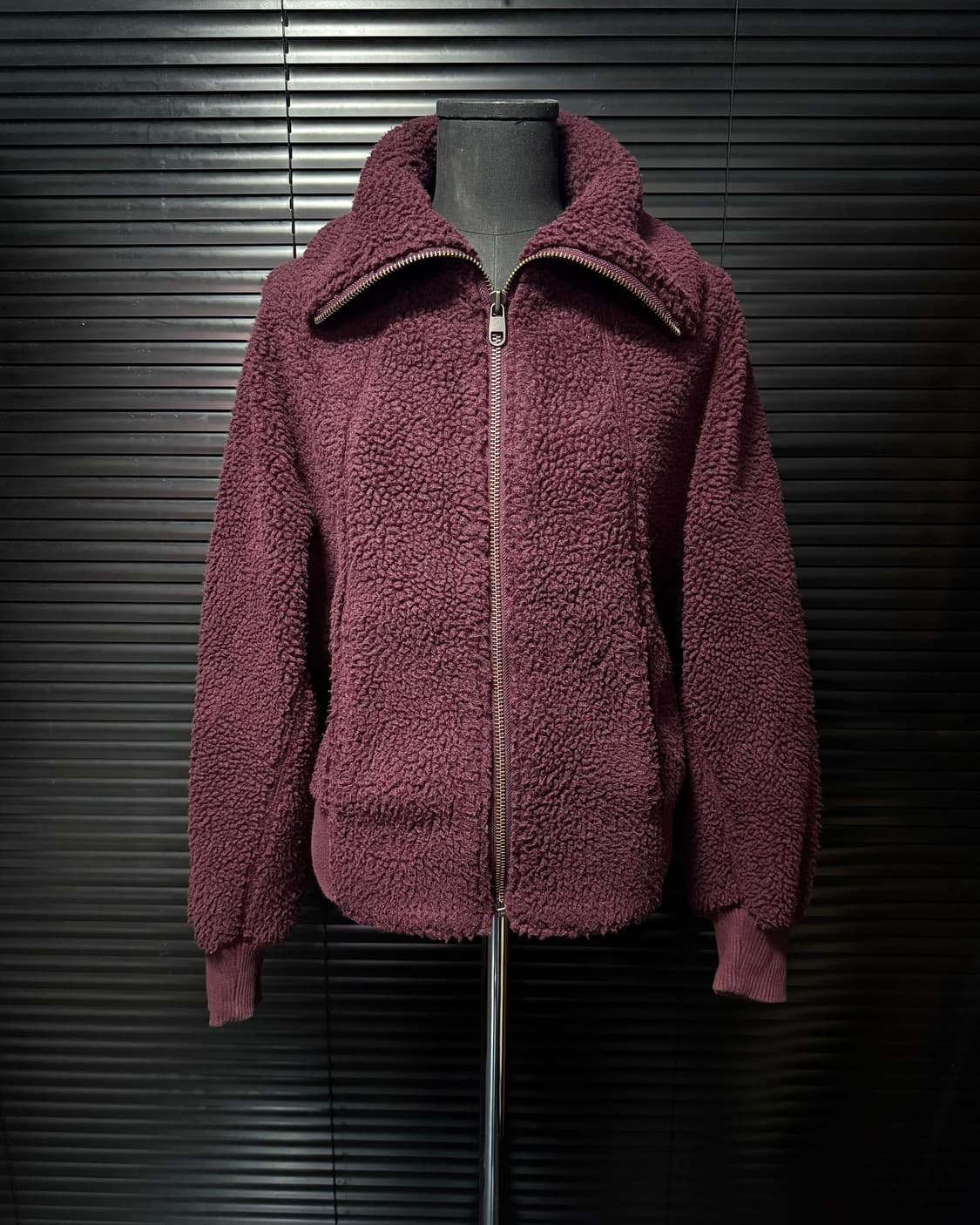 유니클로 U 르메르 콜라보 버건디 하이넥 양털 플리스 후리스 하이넥 집업 상품이미지1