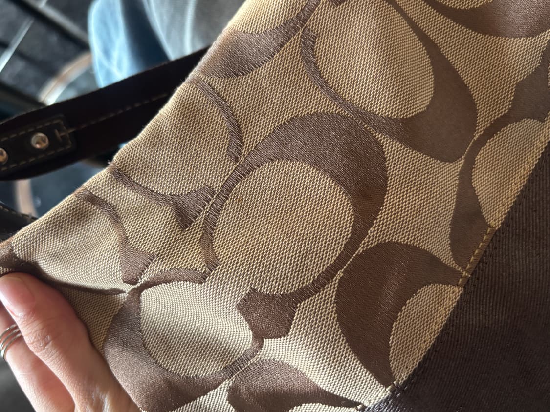 코치(COACH) 시그니처 로고 호보 숄더백 상품이미지6