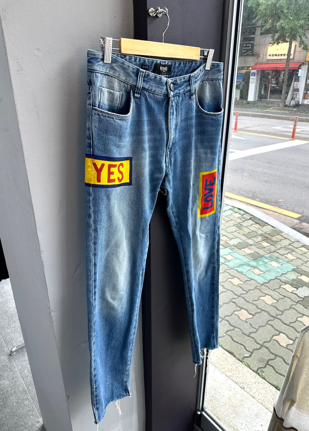 30/ 펜디 밑단 컷오프 그래픽 데님 팬츠 상품이미지2