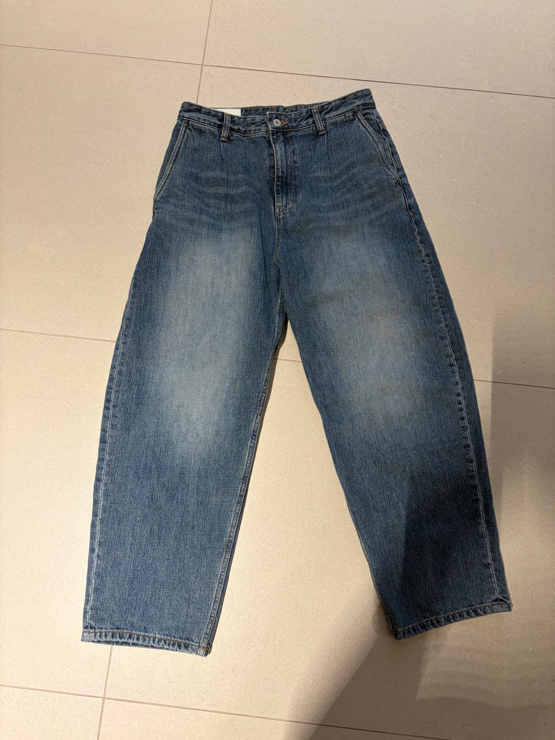 아트이프액츠 원턱 커브드 데님 팬츠 M 사이즈 팝니다  상품이미지2