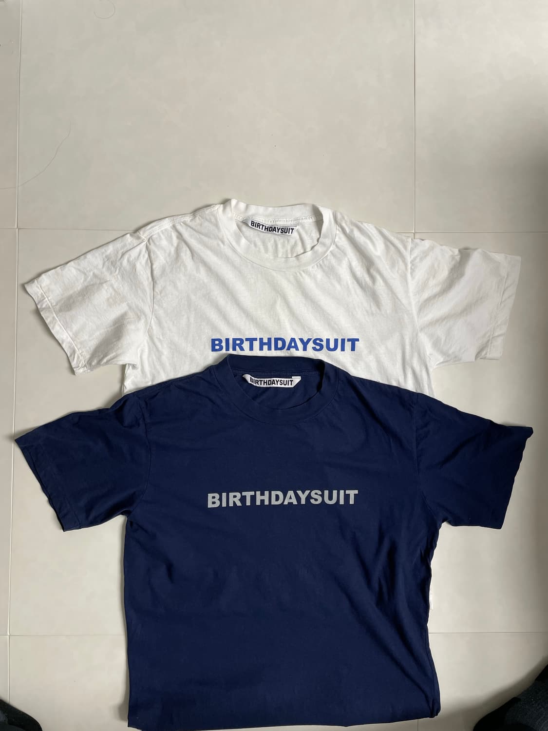 BIRTHDAYSUIT 반팔 티셔츠 흰색/네이비 일괄 상품이미지1