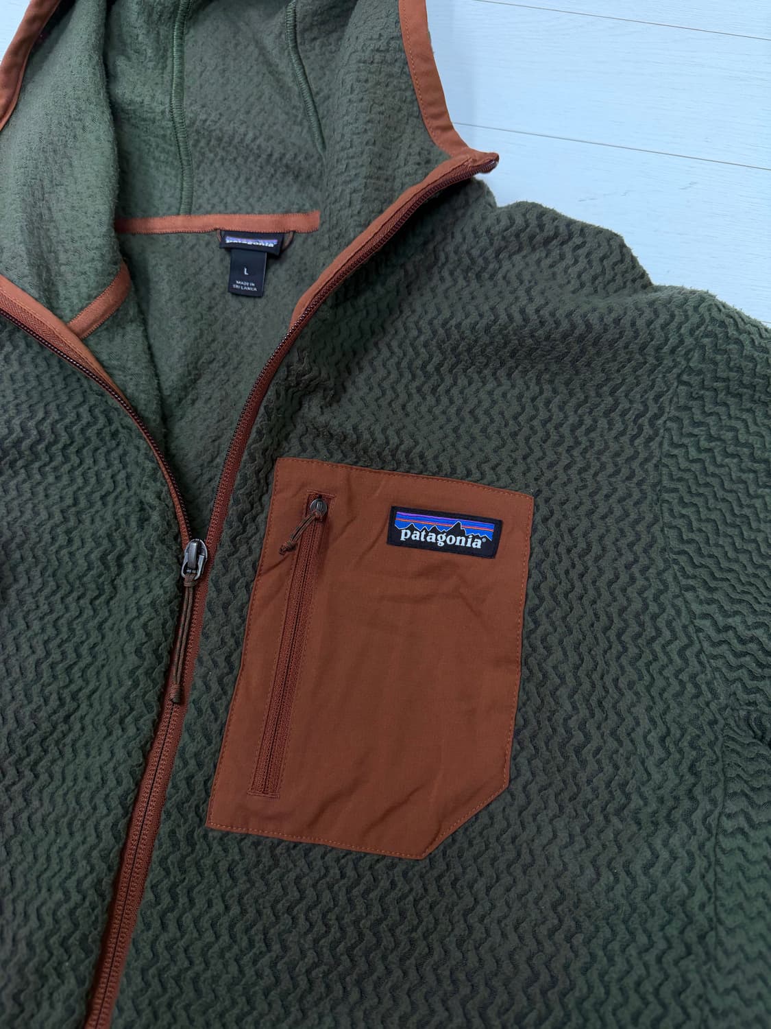 파타고니아 r1 후디 집업 L 사이즈  상태 9.4/10  사진찍고 절대 상품이미지4
