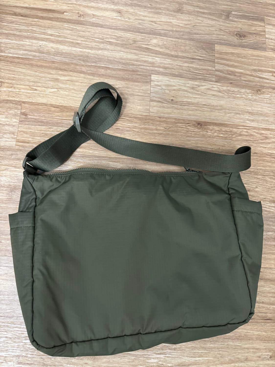 유니클로 멀티포켓 숄더백 올리브 상품이미지2