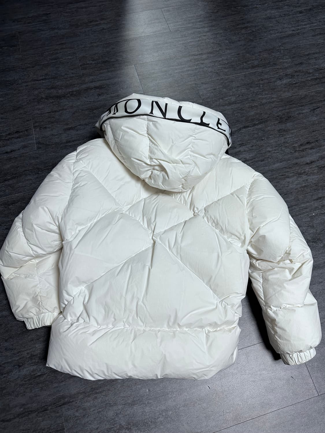 몽클레르 여성 ESTOM 화이트 다운 패딩 상품이미지9