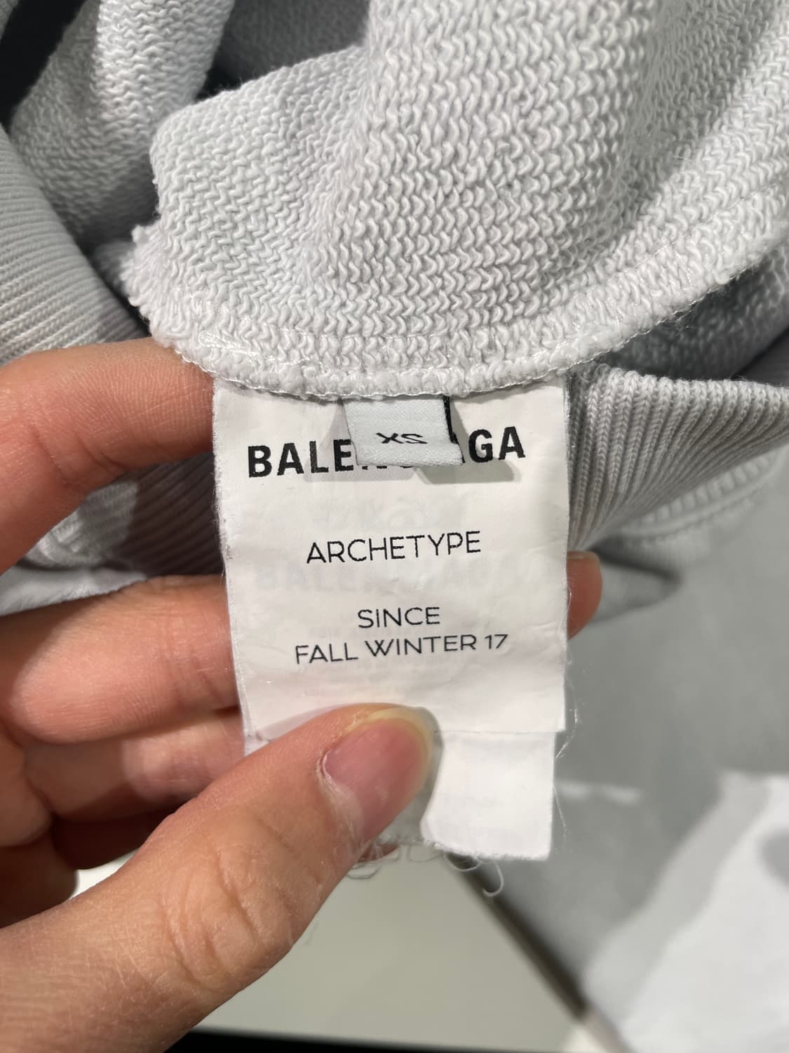 발렌시아가 17F/W 화이트 백 로고 아키타입 후디 상품이미지8