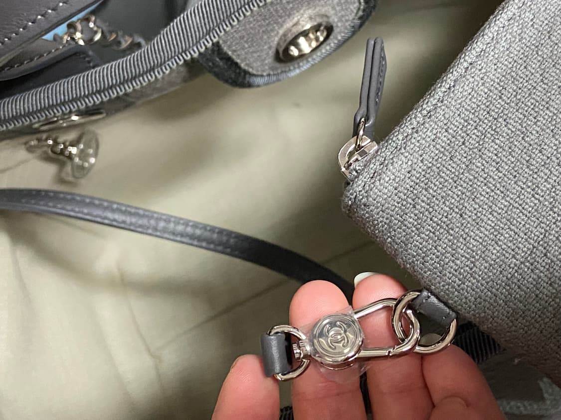 샤넬 도빌백 뉴미듐 사이즈 내장칩 상품이미지3