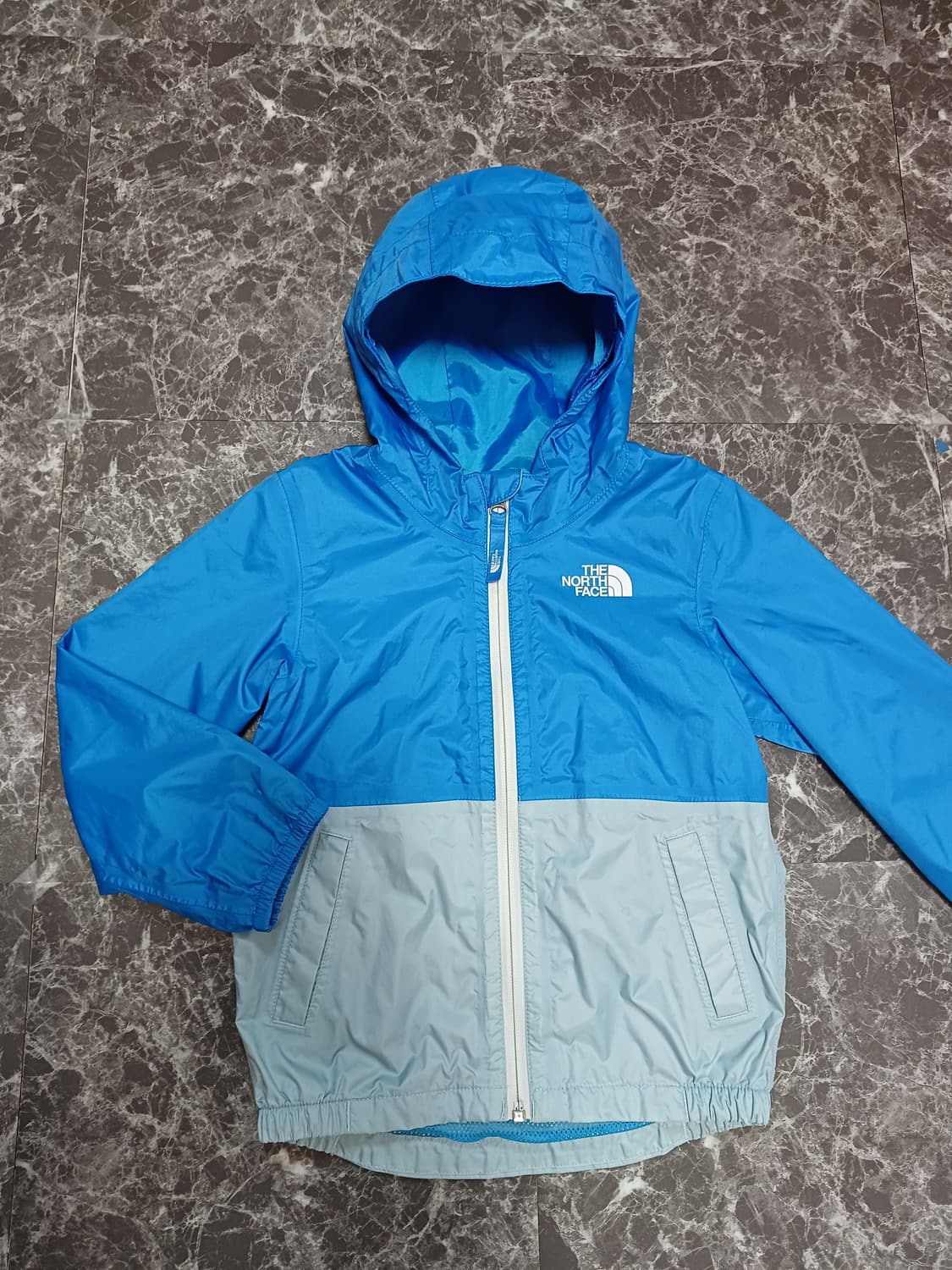 노스페이스 키즈 후드 집업 5-6세용 ( 상태 최상) 상품이미지2