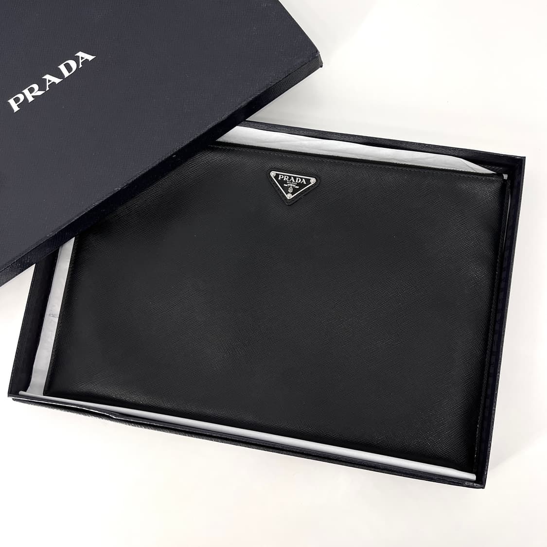 프라다 사피아노 삼각로고 클러치백 블랙 (2NH001) 상품이미지1
