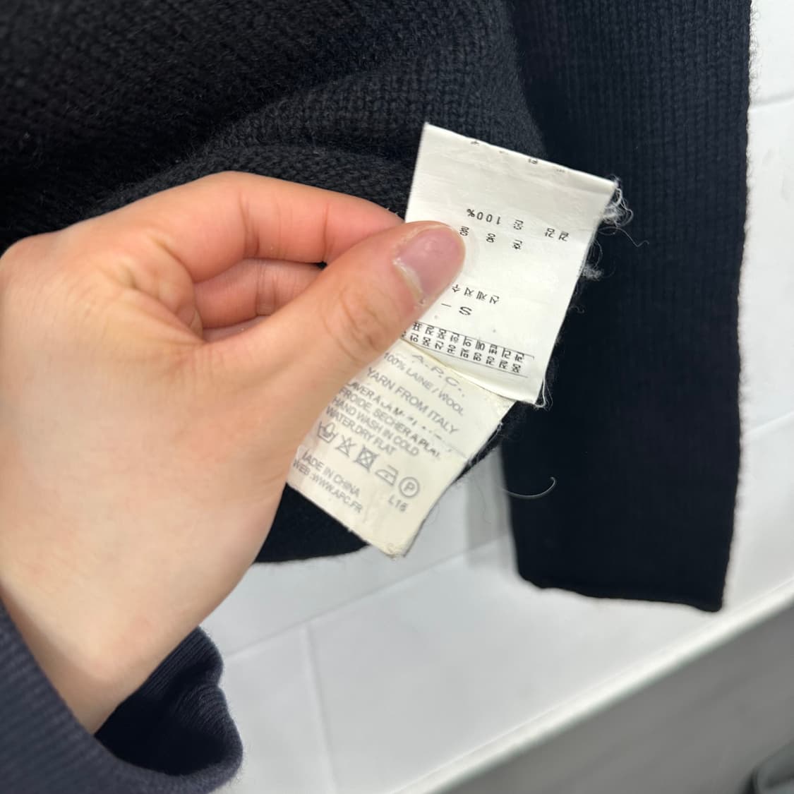 A.P.C. 어깨 견장 니트 상품이미지5