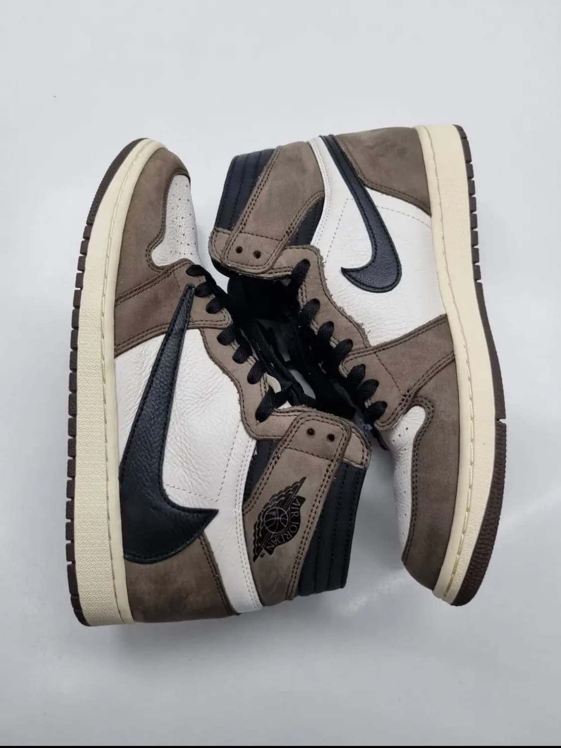 나이키 x 트래비스 스캇 에어 조던 1 하이 OG 상품이미지7