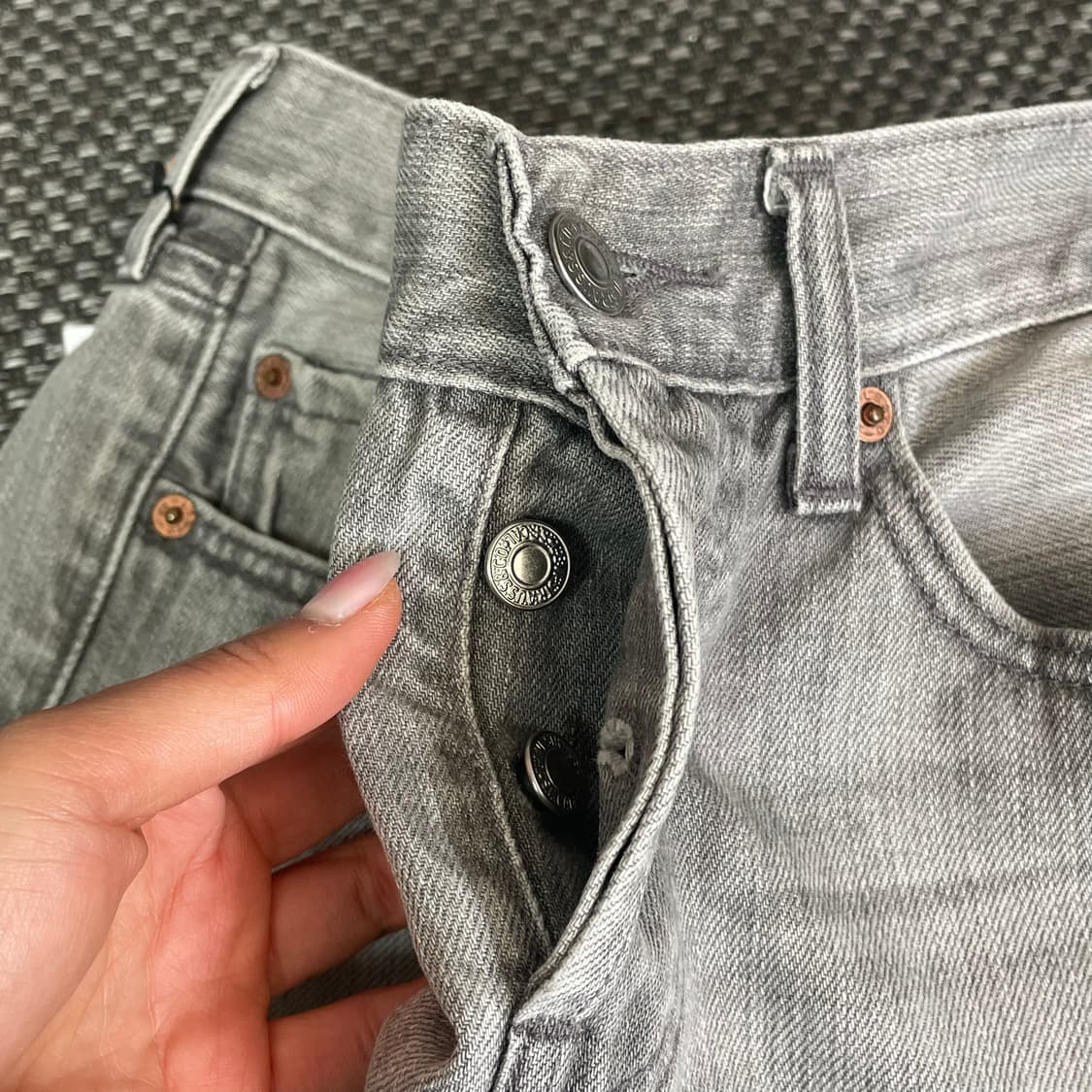 (27) 리바이스 501 27x32 연그레이 버튼플라이 워싱 데님팬츠 상품이미지4