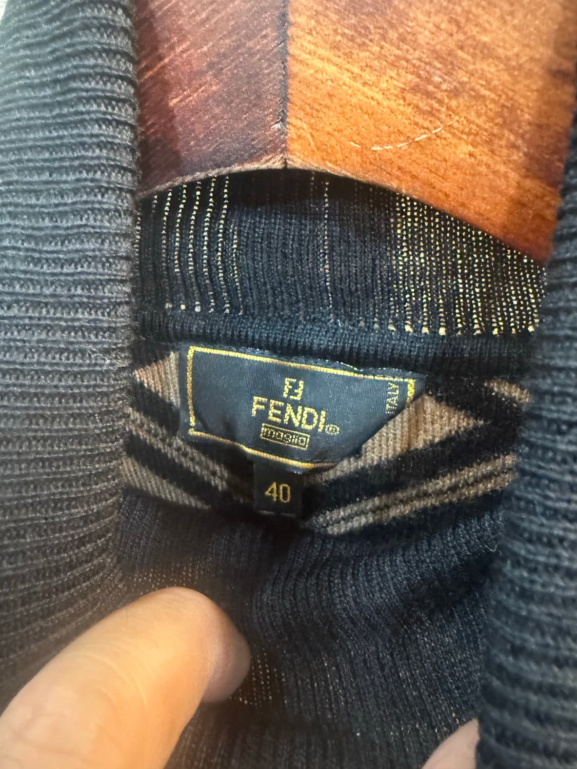 40/55-66 정품 펜디 주카 니트 팝니다 상품이미지2