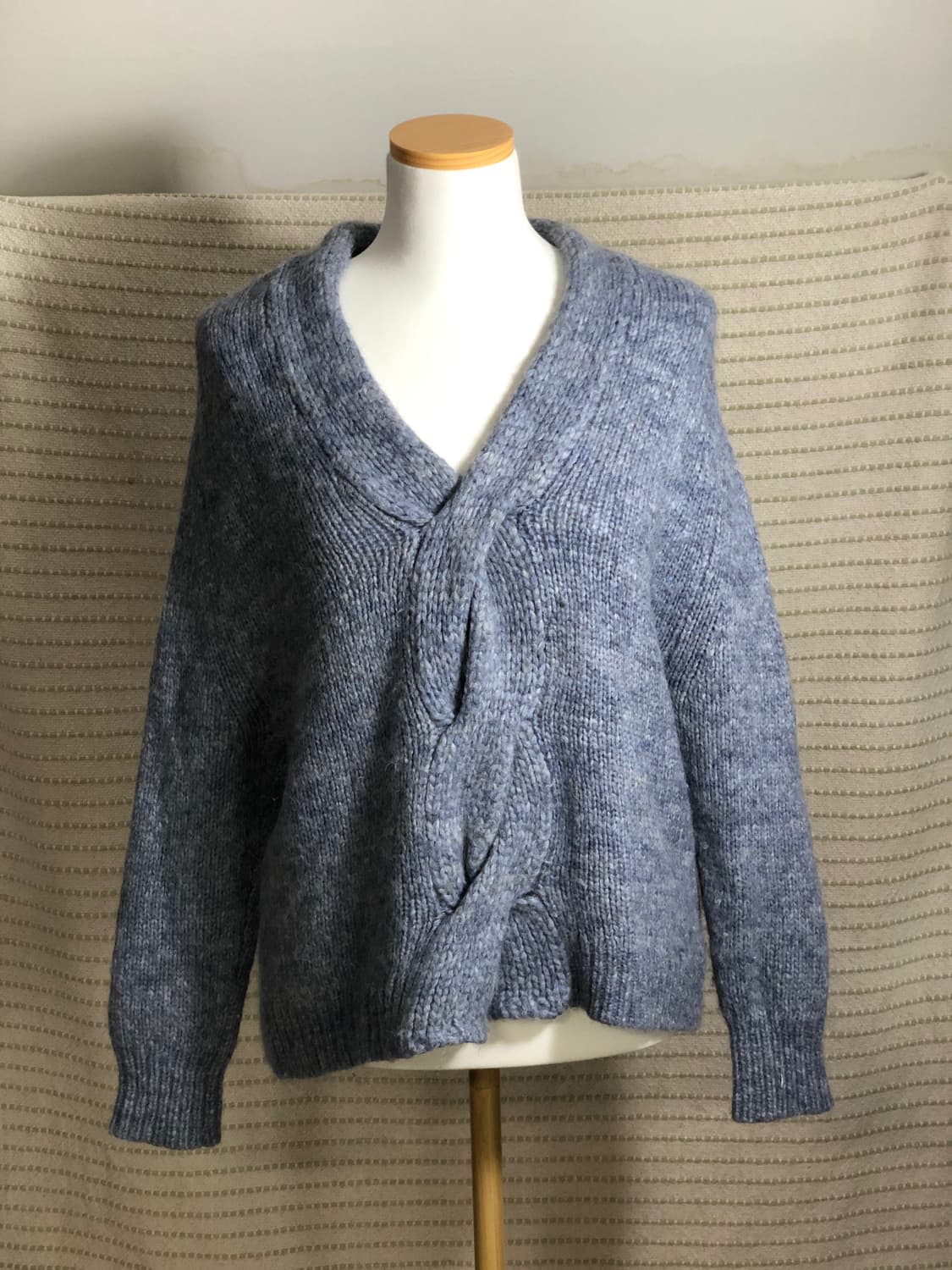 띠어리 알파카 울 혼방 블루 숄카라 브이넥 니트 스웨터 상품이미지1