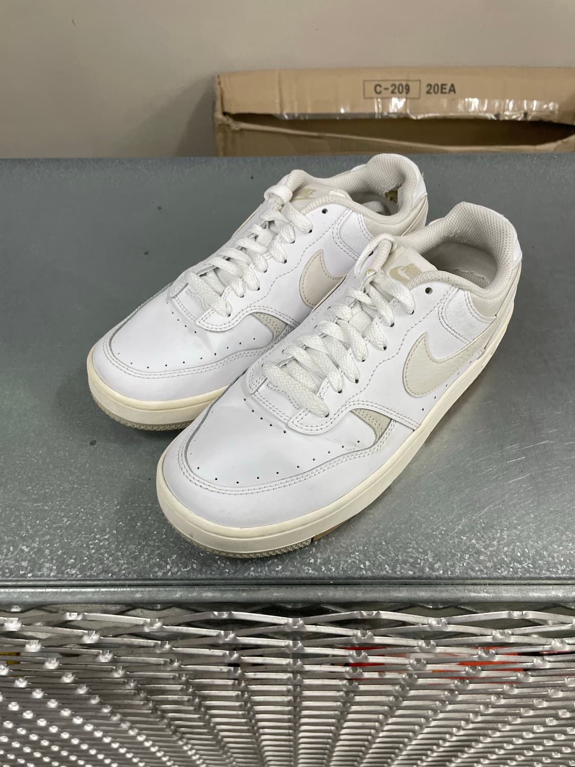 나이키 감마 포스 화이트 라이트 본 255 상품이미지2