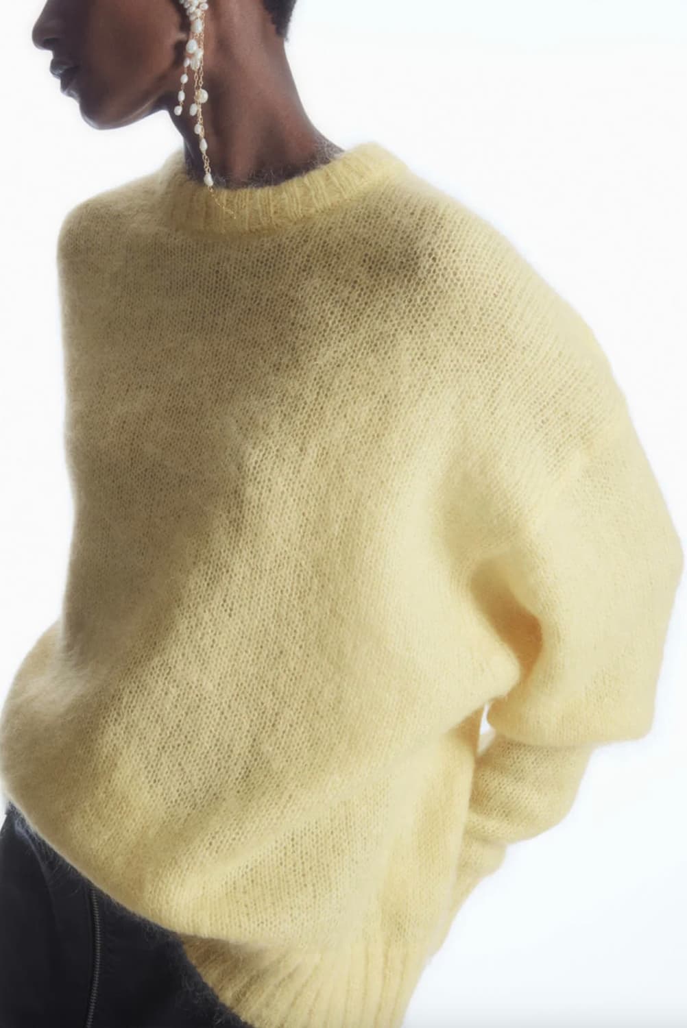 코스 연노랑 모헤어 루즈핏 니트  상품이미지1