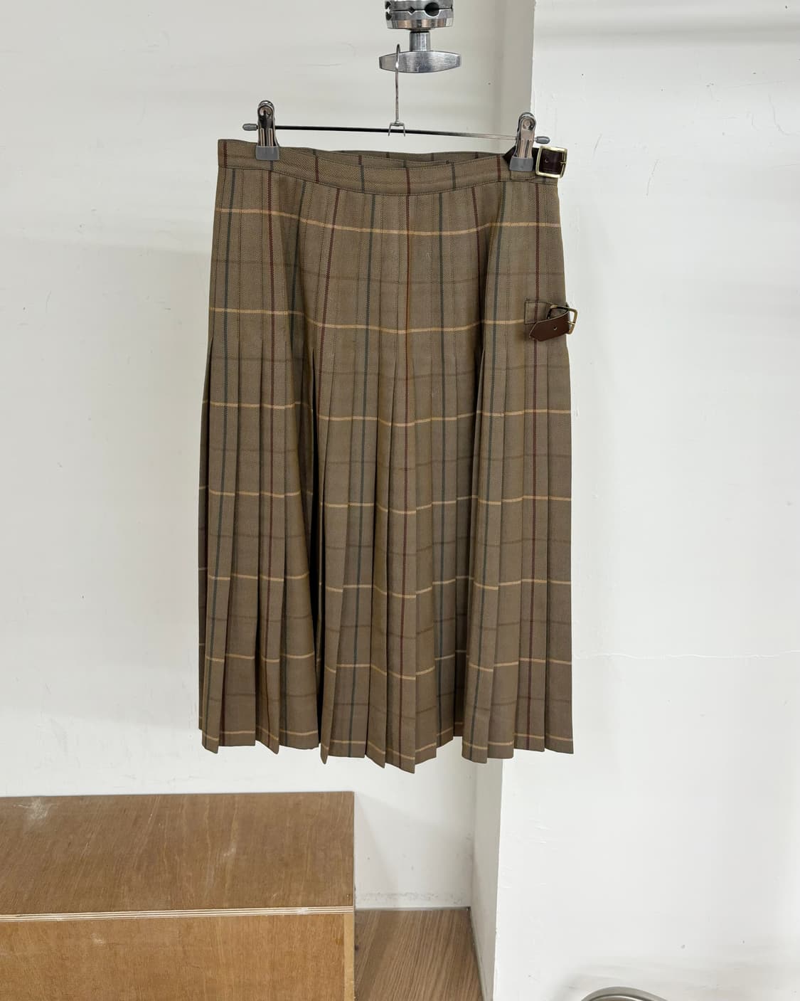 버버리 브라운 체크패턴 버클 스커트 상품이미지4