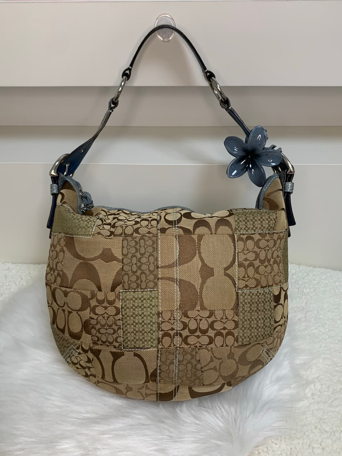 코치 블루 포인트 패치워크 호보 태슬 숄더백 상품이미지2