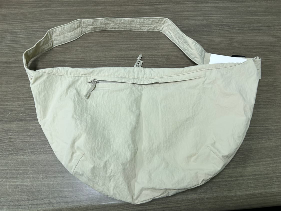 유니클로 U 숄더백 나일론 30 NATURAL 상품이미지3