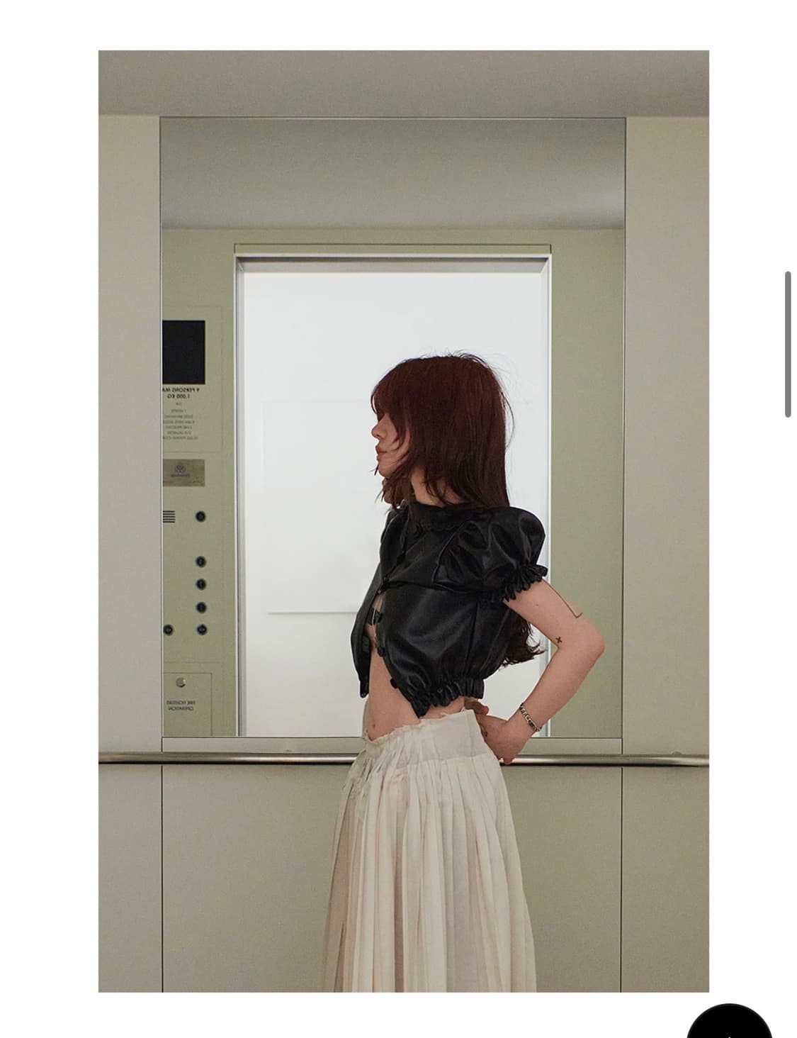 프레클 rose cropped blouse in leather 상품이미지2