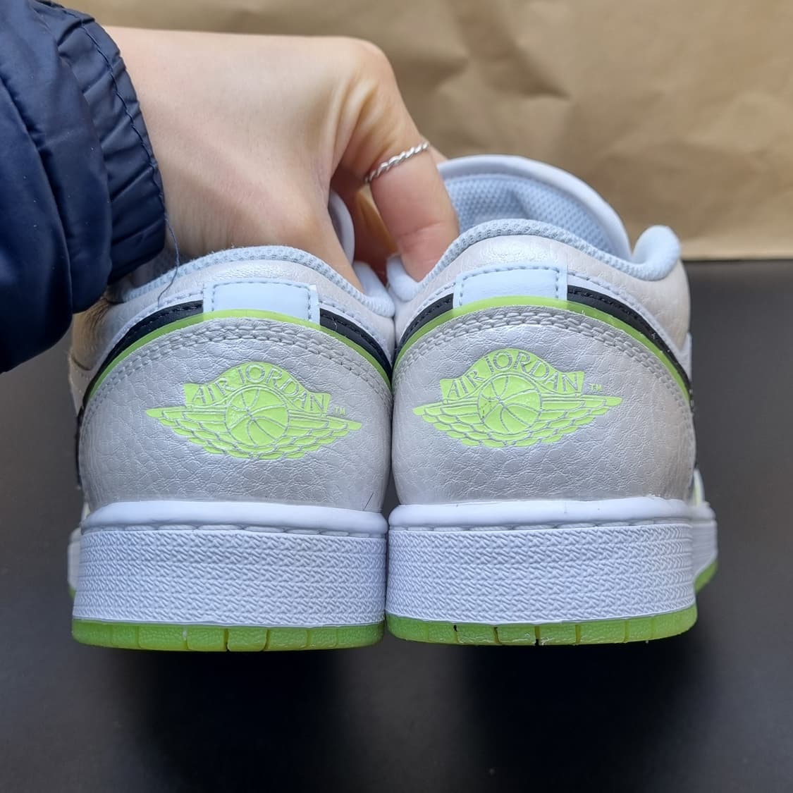 나이키 조던1 로우 화이트플레티넘틴트볼트230 상품이미지4