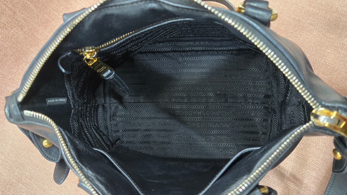 프라다 정품 카프 블랙 레더 토트백 겸 숄더백 상품이미지7