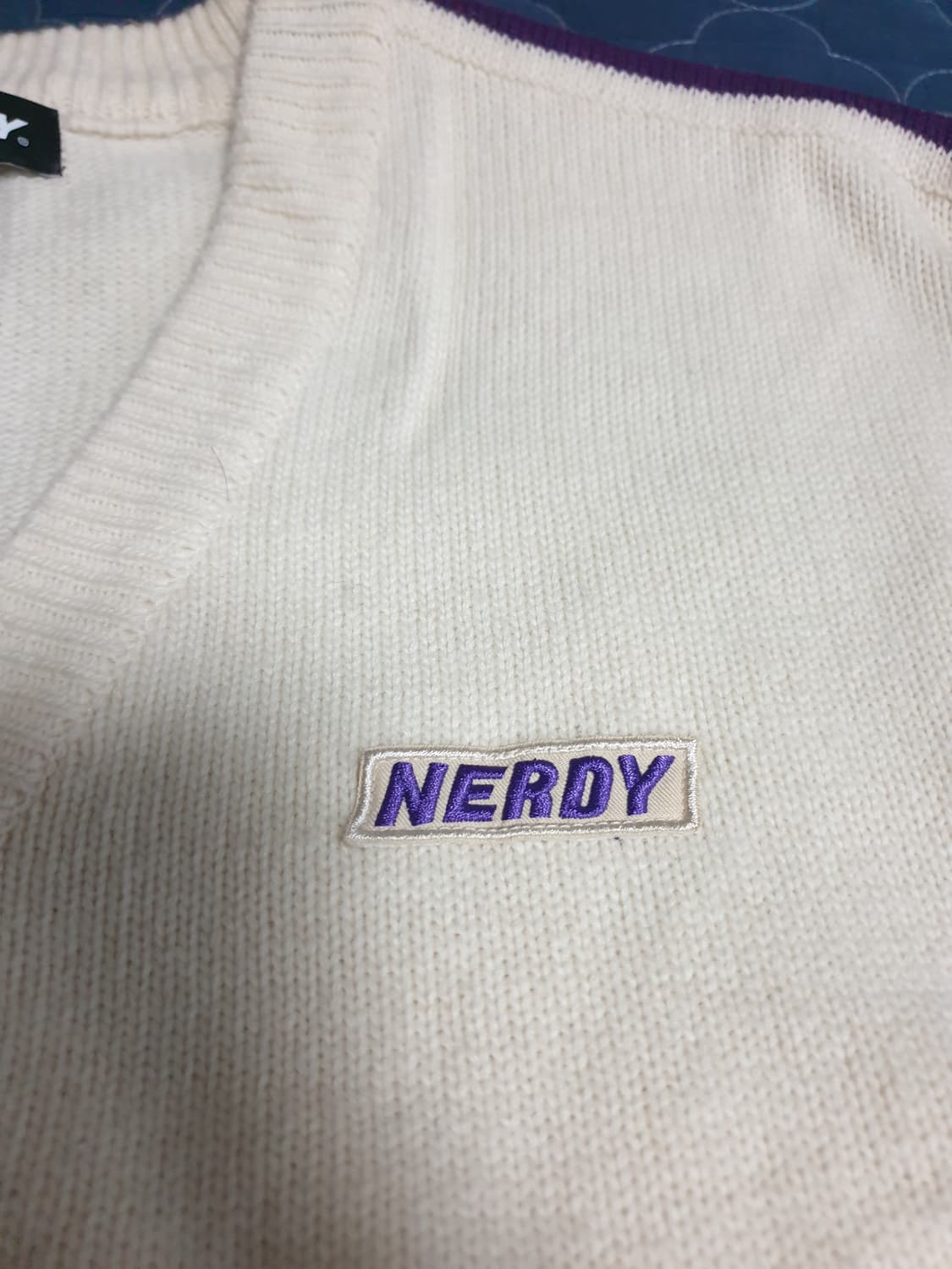 널디 오버핏 레터링자수 패치 사이드2선 혜비 가디건 아이보리 (S) 상품이미지2